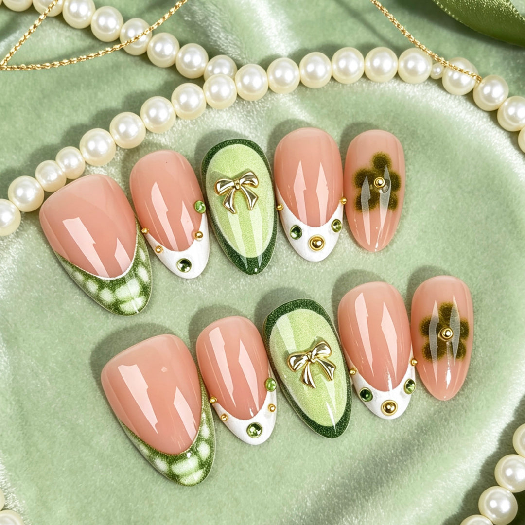Blumeninspiriertes dekoratives Press-On-Nagelset