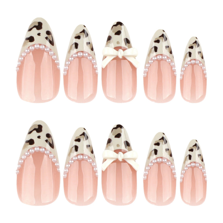 Künstlerisches Press-On Nagelset mit Schleife und Tiermotiv Karnz
