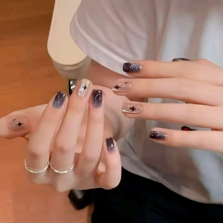 Verspielte Charakter-Nagelkunst-Kollektion Karnz
