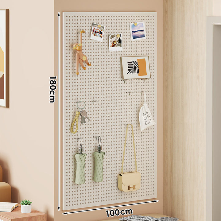 Wandmontiertes Lochplatten-Organisationspaneel mit modularen Haken