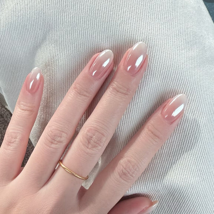 Elegante Kunstnägel mit floralen Akzenten Karnz