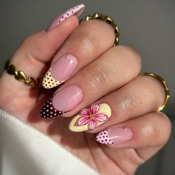 Künstlerische 3D-Blumenakzent-Nagelverlängerungen Karnz