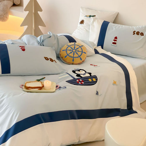 Maritimes Kinder-Bettwäsche-Set aus Baumwollsatin mit gestickten See-Applikationen