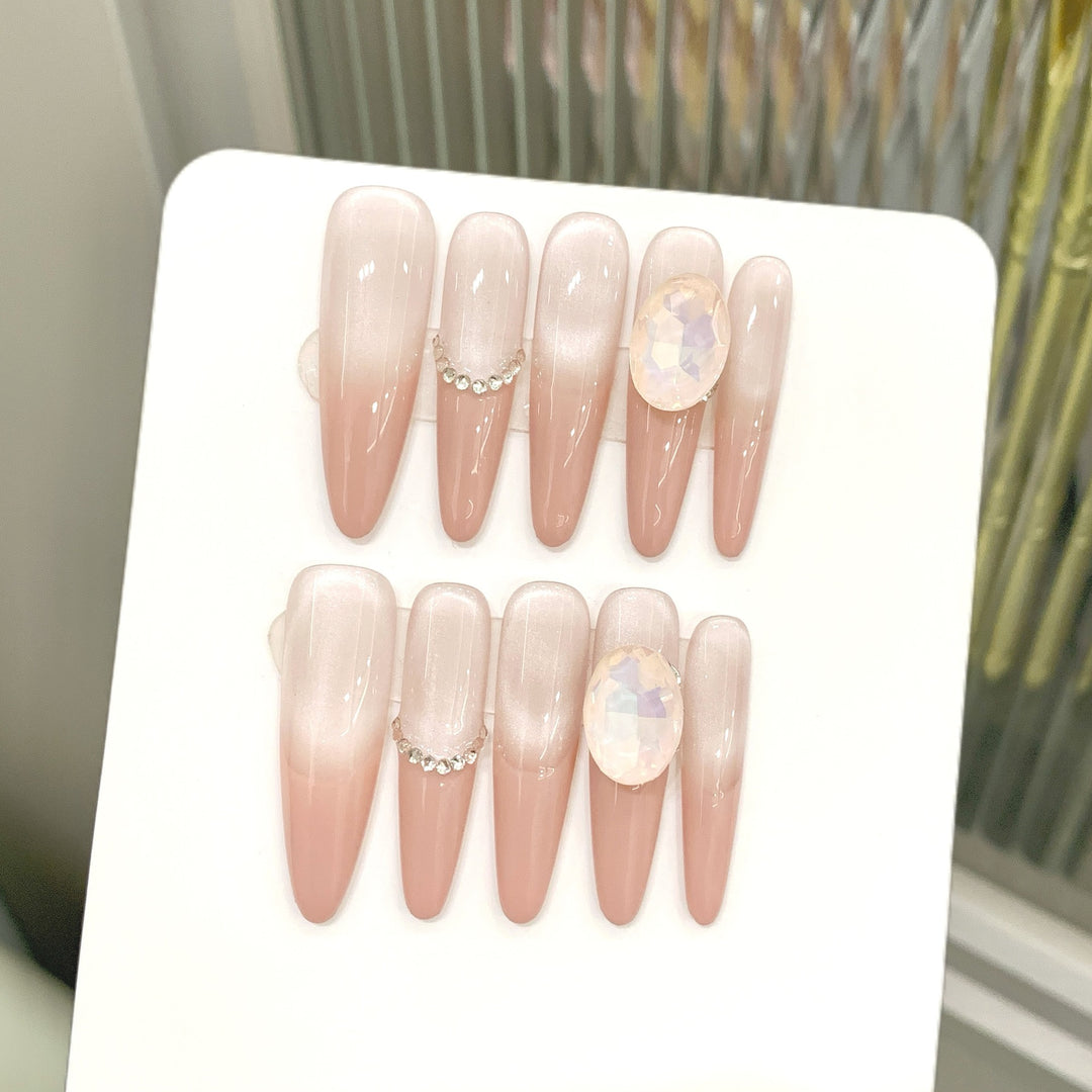 Dekoratives Stiletto Press-On Nagelkunst Set mit Edelsteinakzenten