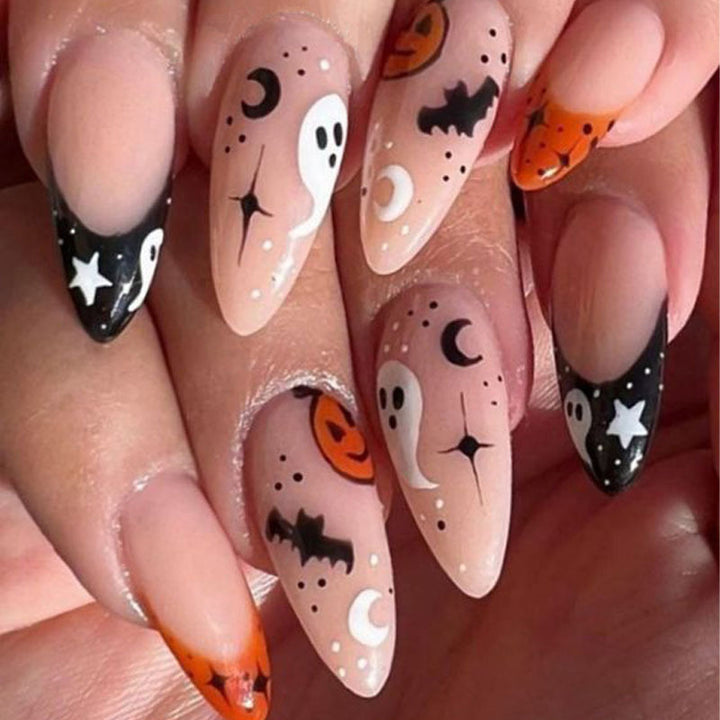 Kunstnägel im Halloween-Design mit Geistern und Kürbis-Motiven Karnz