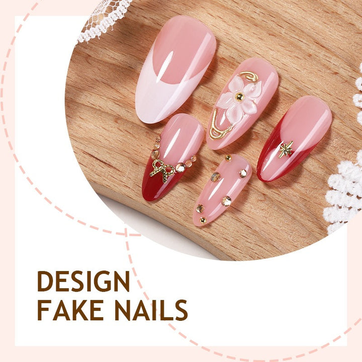 Kunstnagelset mit floralen Akzenten und glamourösen Designs Karnz
