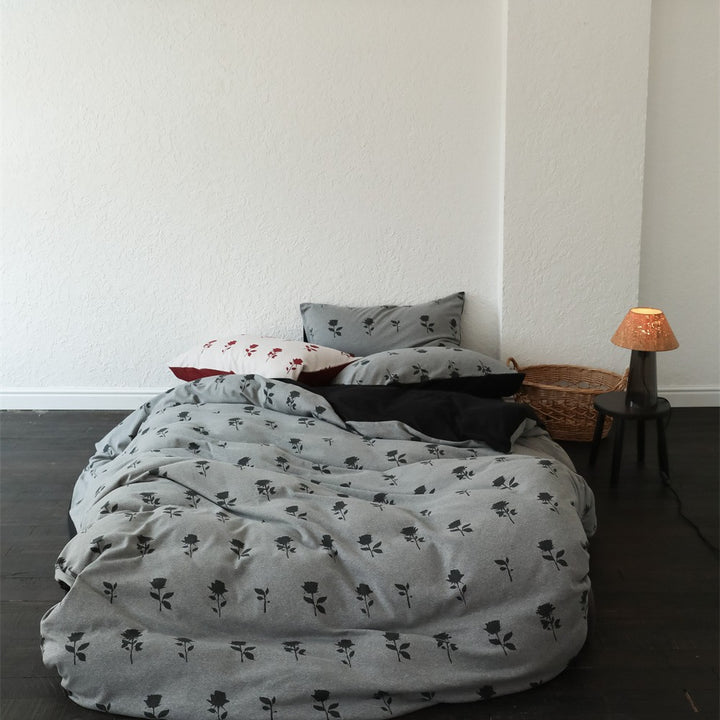 Extraweiche Jersey-Bettwäsche mit minimalistischem Rosen-Print und Wendeseite