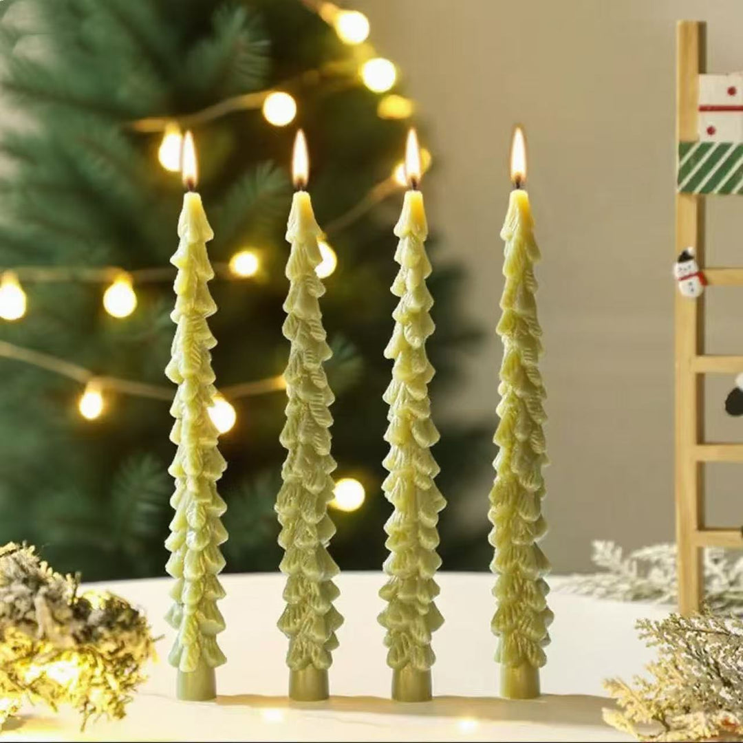 Handgefertigte skulptierte Weihnachtsbaum-Spitzkerze