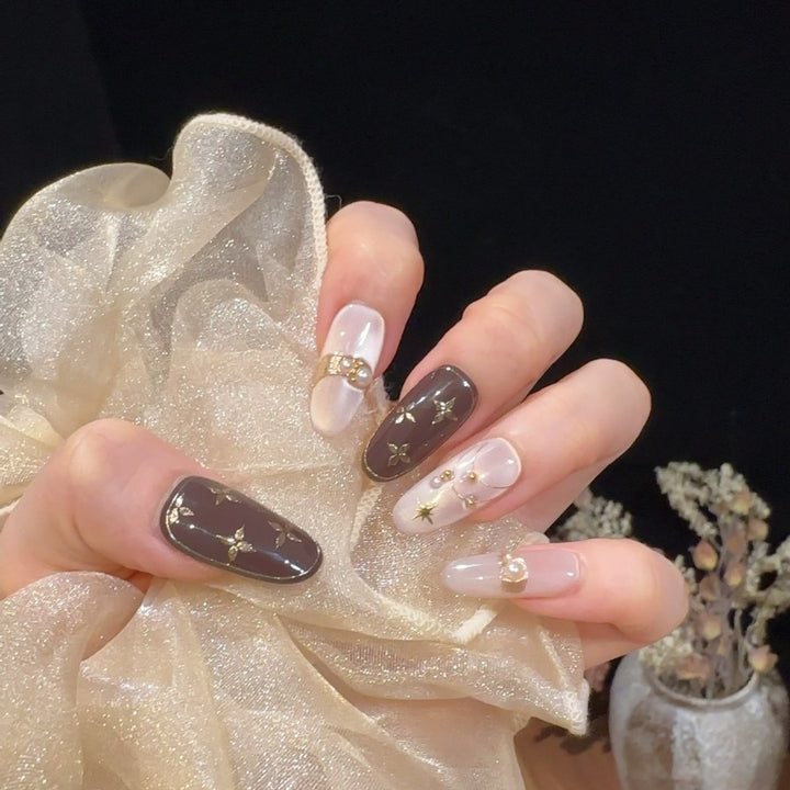 Dekorativer Press-On-Nagelset mit Sternelementen Karnz