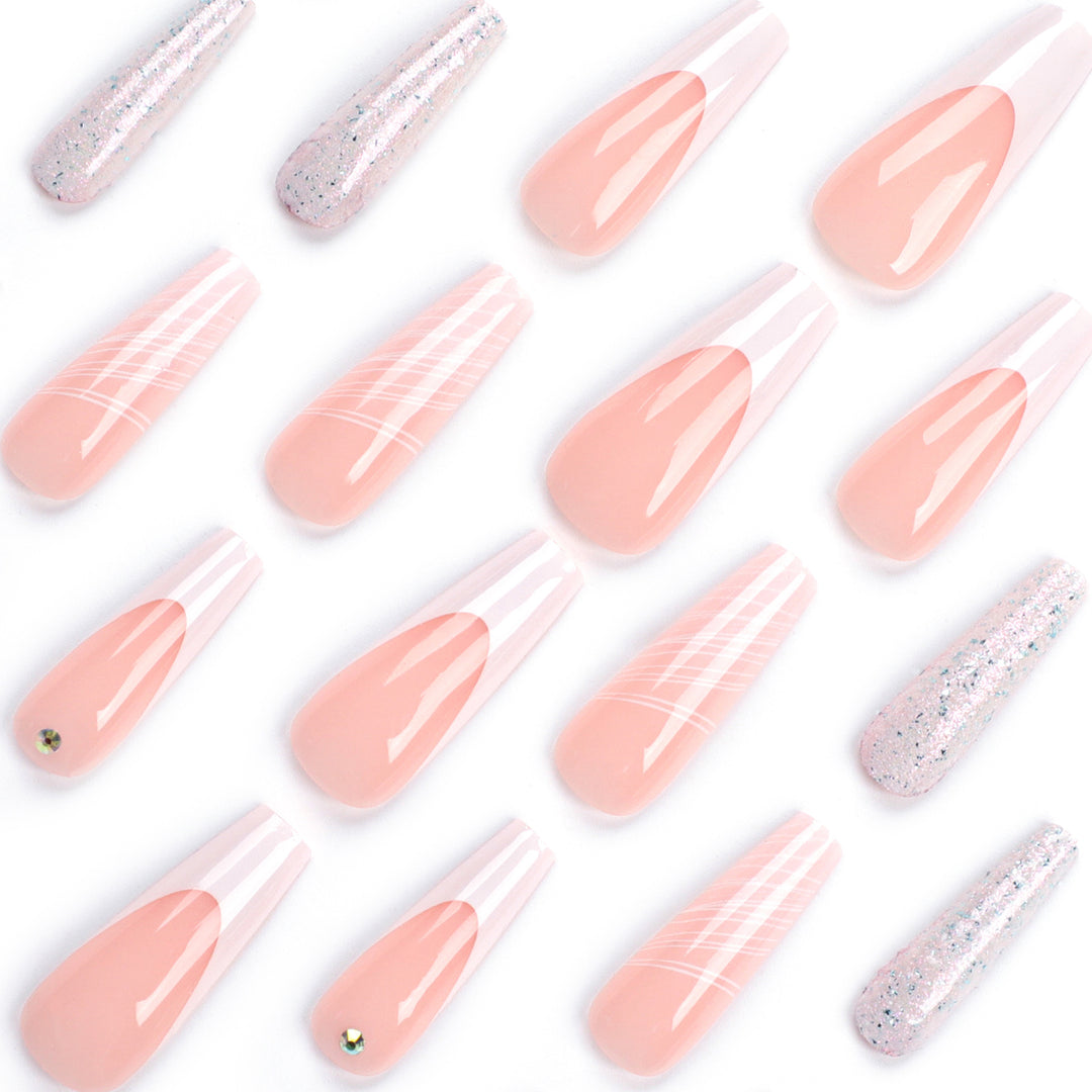 Künstliche Nagelverlängerungen mit elegantem Glitzer-Design Karnz