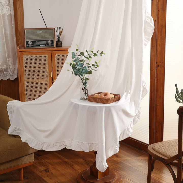 Rüschentexturierte Tischdecke
