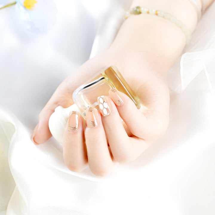 Elegantes Nagelkunstdesign Karnz