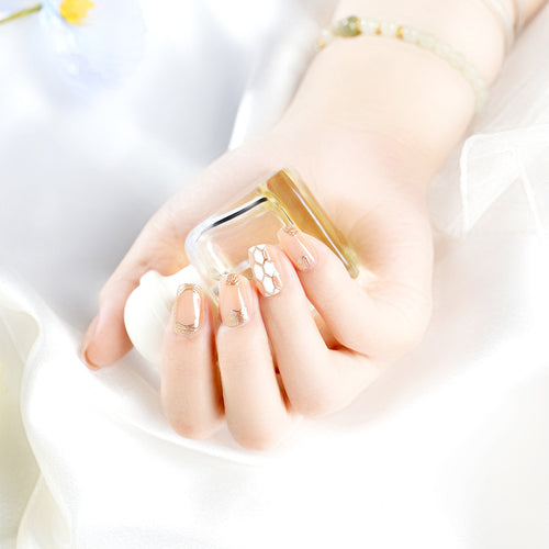Elegantes Nagelkunstdesign Karnz