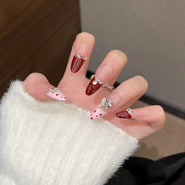 Glamouröse mit Strass besetzte Stiletto Press-On Nägel Karnz
