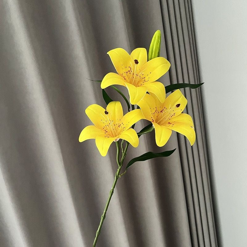 Künstlicher Flieder-Lilienstrauß