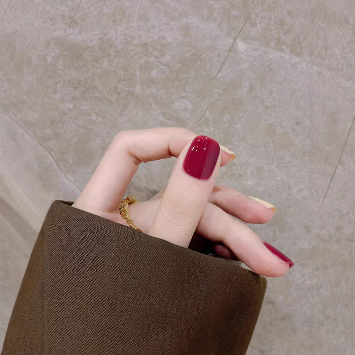 Künstlerisches Herzdesign Nagelkunst
