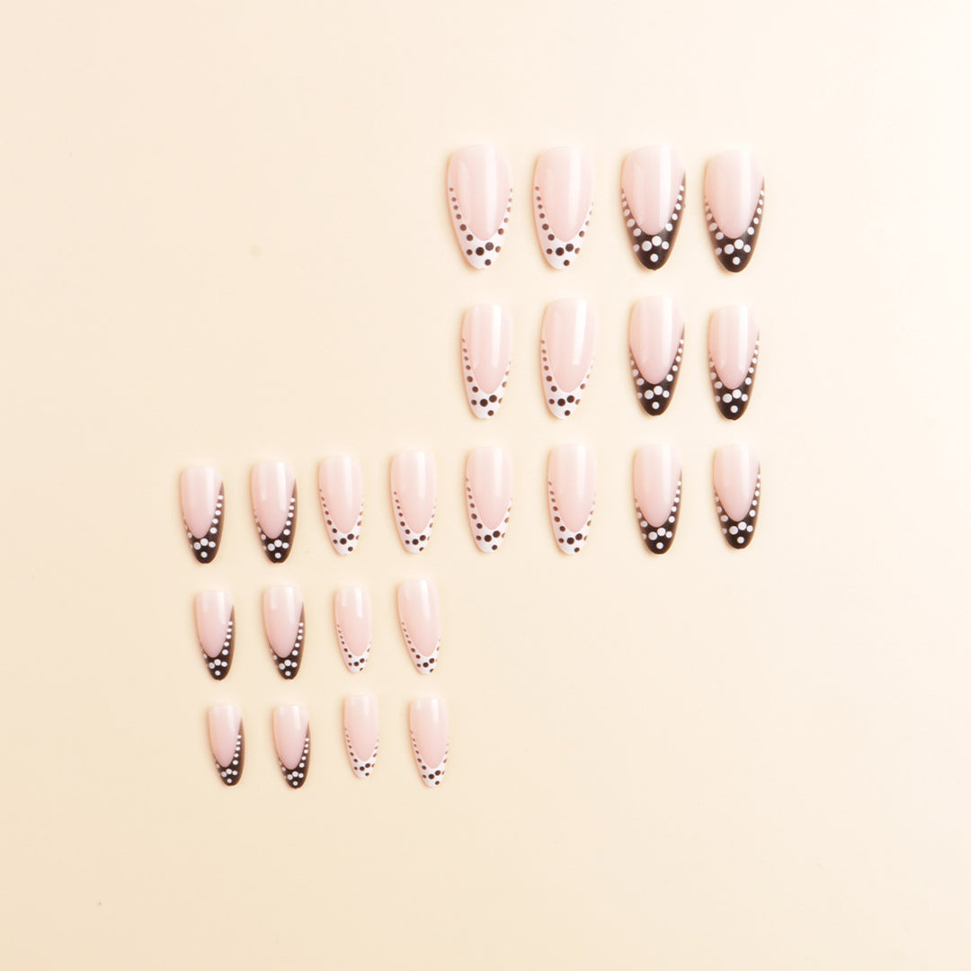 Elegante künstlerische Nagelverlängerungen Karnz