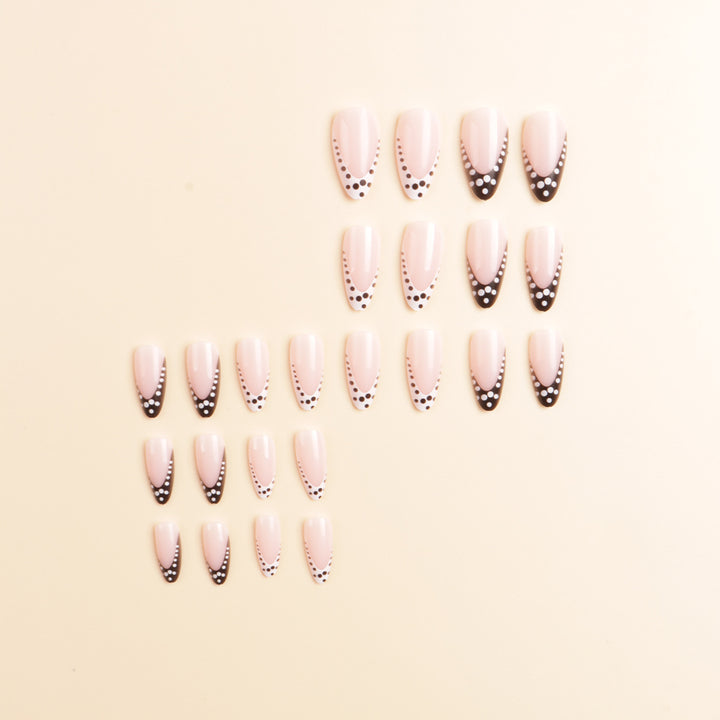 Elegante künstlerische Nagelverlängerungen Karnz