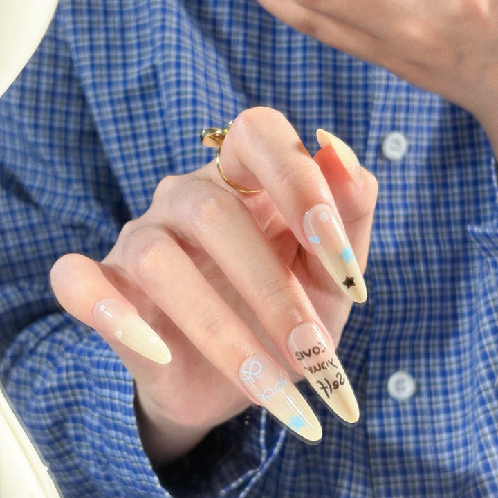 Künstlerisches Press-On-Nagelset mit Sternenmotiv Karnz
