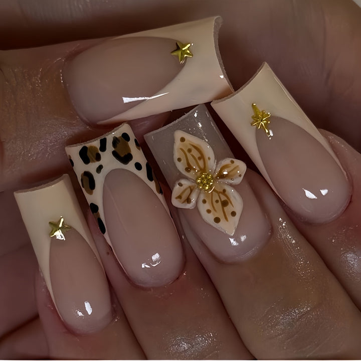 Künstlerische florale und Tierdruck Press-On Nagelkunst Karnz