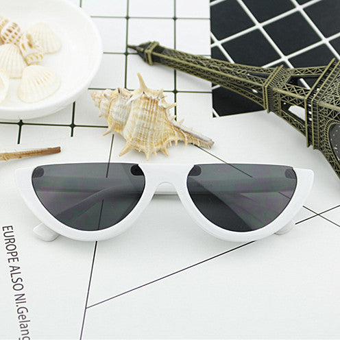 Damen Cat-Eye Brille mit markantem Rahmen und verspiegelten Gläsern Karnz