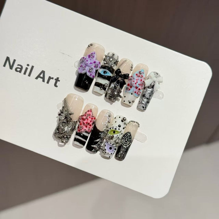 Künstlerisches Press-On-Nagelset mit einzigartigen Designelementen