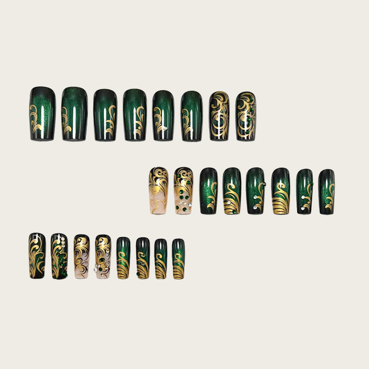 Kunstnägel mit Eleganten Gold- und Grüntönen Karnz