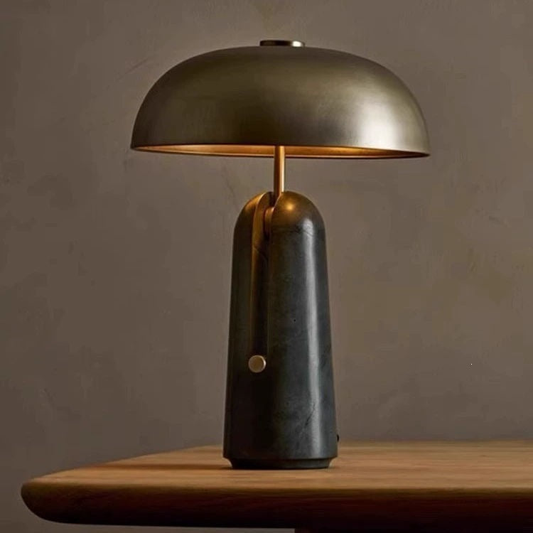 Schlanke moderne minimalistische Tischlampe
