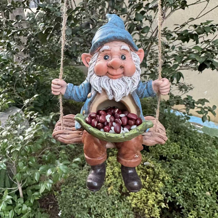 Gartenwichtel auf Schaukel Karnz