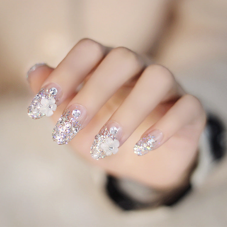 Glamouröse dekorative Press-On Nagelkunst