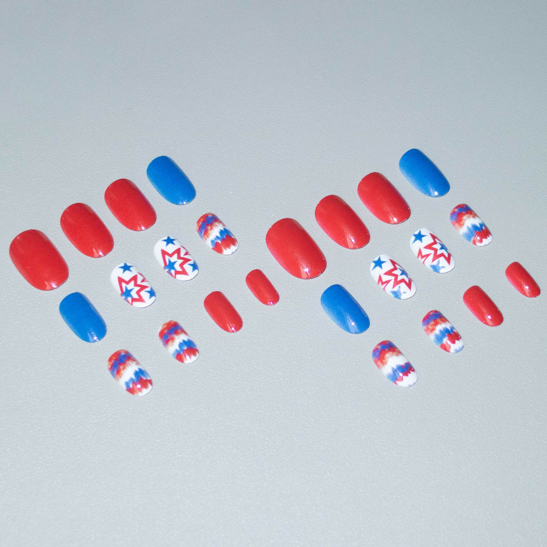Patriotische Stern- und Streifen-Nagelkunst