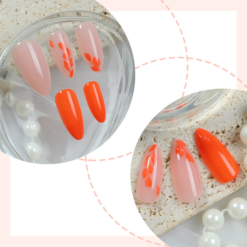 Künstlerisches Press-On Nail Set mit saisonalen floralen Designs Karnz