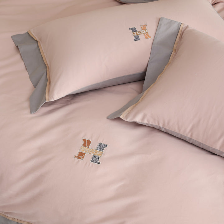 Zweifarbiges Luxus-Baumwoll-Percale-Bettwäsche-Set mit wendbarem Finish und besticktem Monogramm