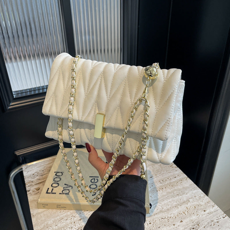 Gequiltete Handtasche mit Kettenriemen Karnz