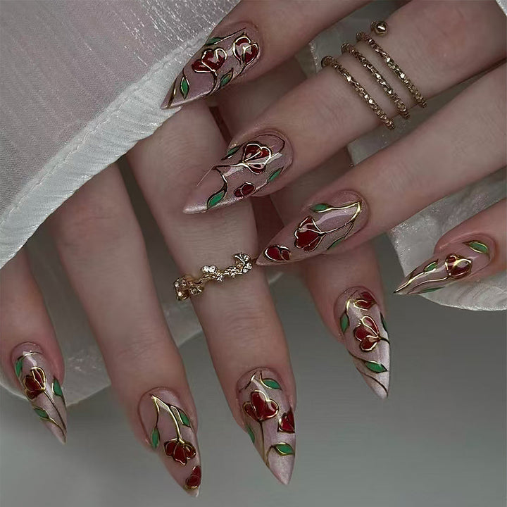 Kunstnägel mit Floralen Verzierungen Karnz