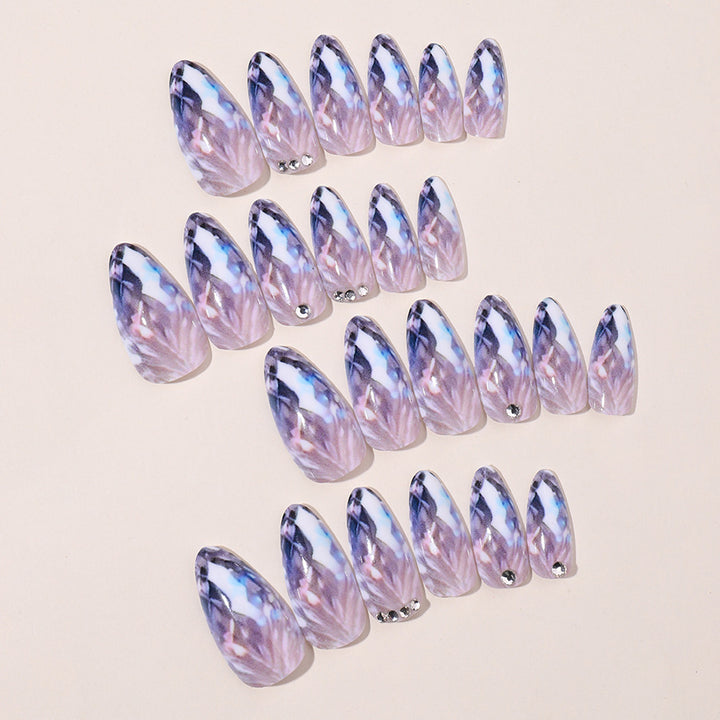 Stylisches Kunstnagelset mit glitzerndem Ombre-Effekt Karnz