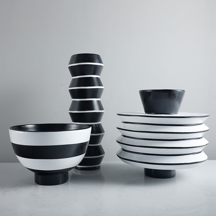 Dekorative Servierschüssel mit modernem Streifendesign