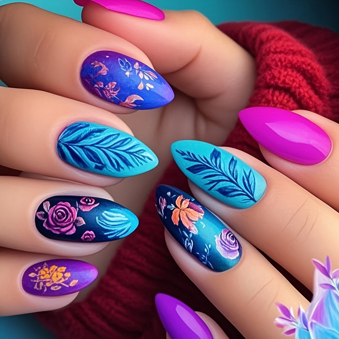 Kunstnägel mit Floralen Motiven Karnz