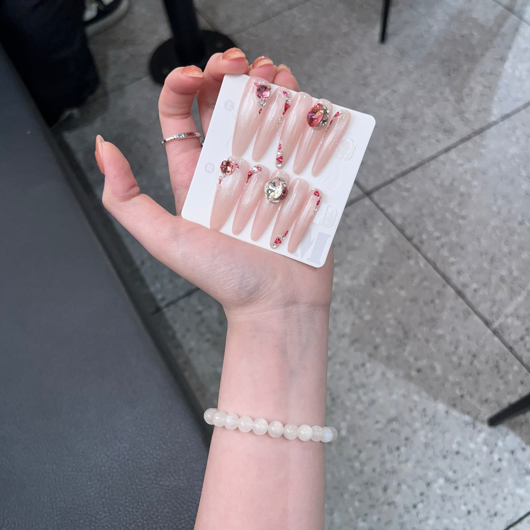 Glamouröses Stiletto Nagelkunstset Karnz