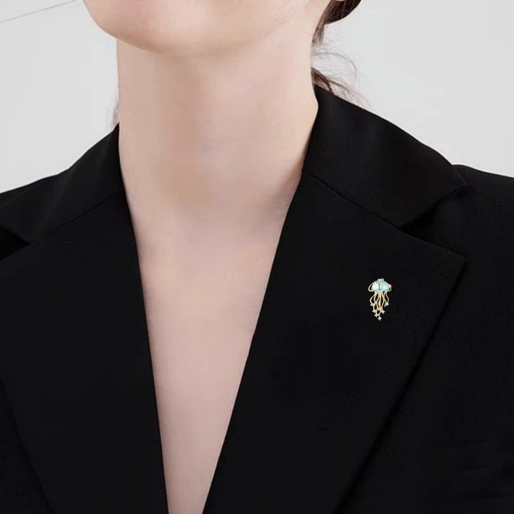 Elegante Quallenbrosche mit Funkelnden Kristallen Karnz