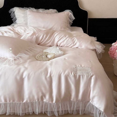 Seidenglattes Duvetbezug-Set mit mehrlagigem Organza-Volant und filigraner Applikation