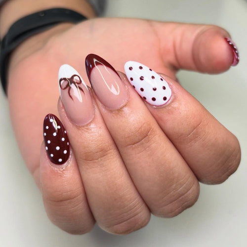 Künstlerisches Press-On-Nagelset mit Schleifen- und Punktdesign Karnz