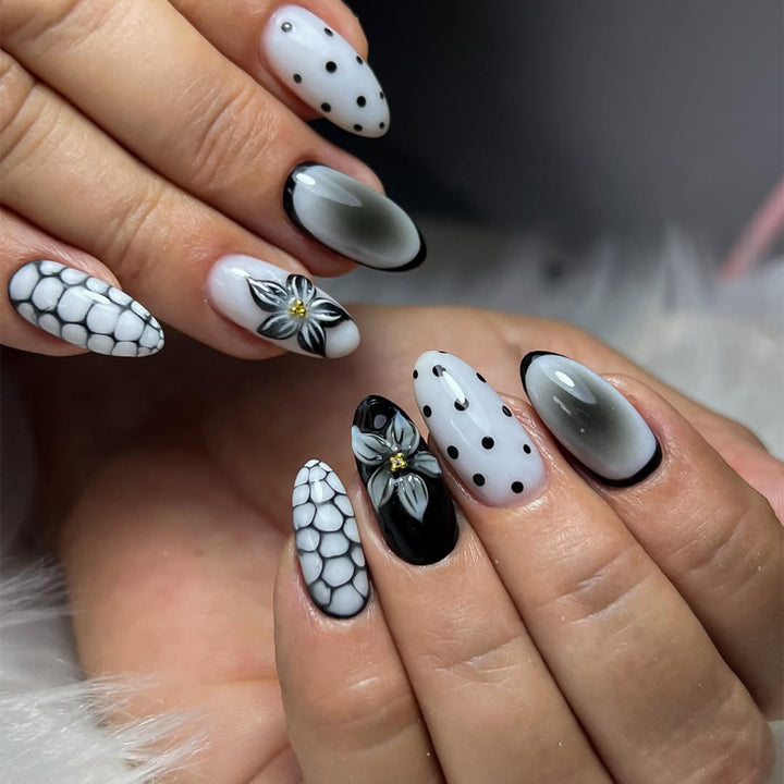 Künstlerische Acryl-Nagelkunst Karnz