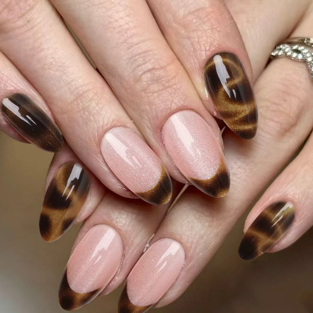 Kunstnägel mit eleganter Tortoiseshell-Spitzen Karnz