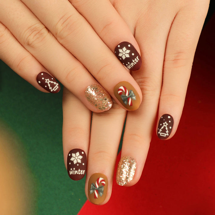 Elegante Acryl-Nägel mit goldenen Akzenten Karnz