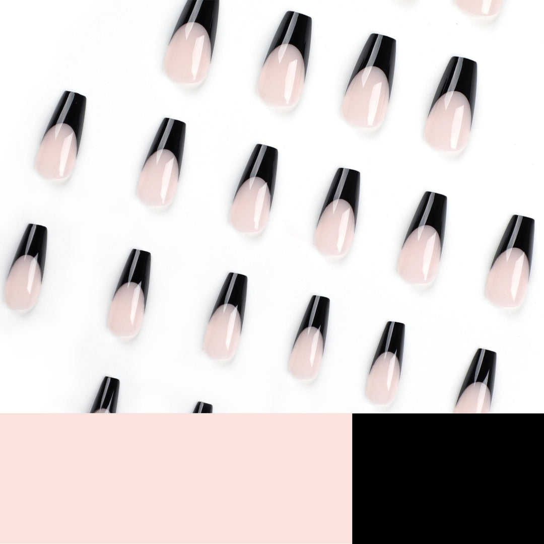 Elegante Gel-Nägel mit trendigem French-Tip Karnz