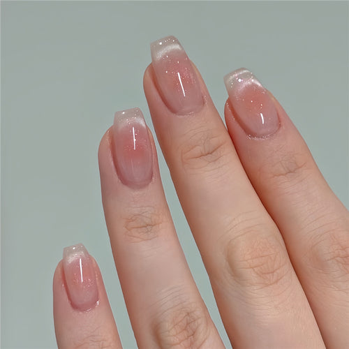 Elegantes French Tip Nagelset Karnz