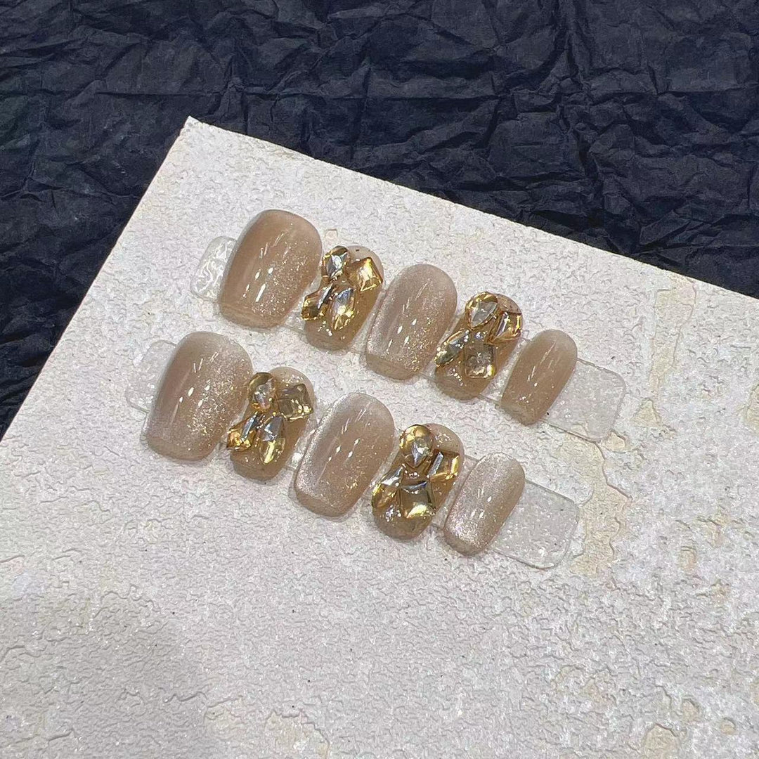 Premium Dekorative Press-On Nagelset mit schimmernden Edelsteinakzenten Karnz