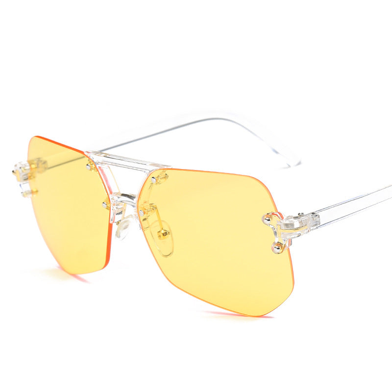 Damen Modische Sonnenbrille im futuristischen Design Karnz