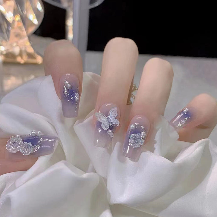 Künstlerische Nagelkunst Karnz